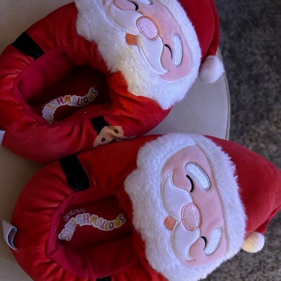 Squishmallow Santa slippers - Picture 3 of 4